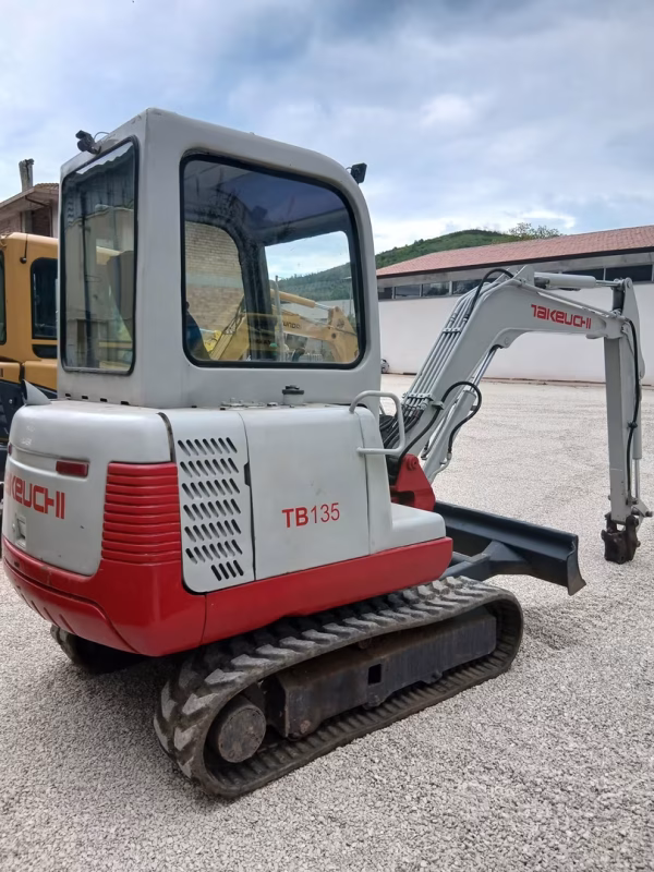 Miniescavatore takeuchi tb 135