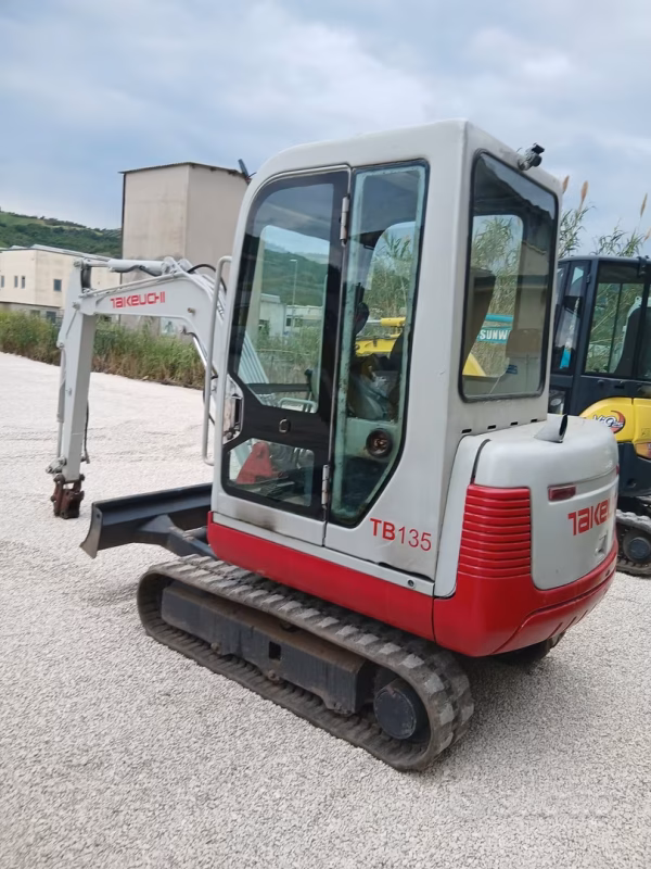 Miniescavatore takeuchi tb 135