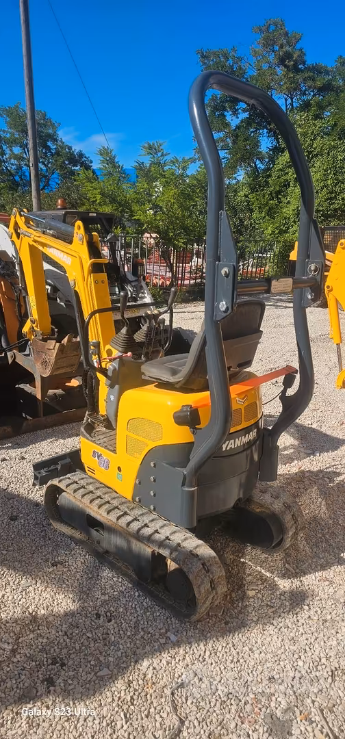Miniescavatore yanmar 08